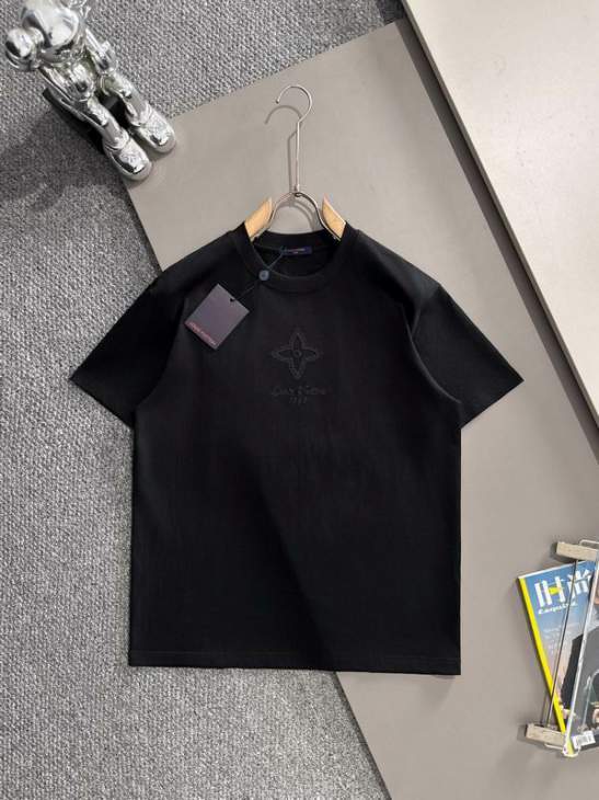 Picture of Louis Vuitton T Shirts Short _SKULVS-XLaztxQ1217444